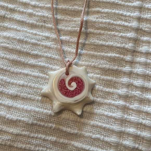 Shell Necklace - Picture 1 of 3